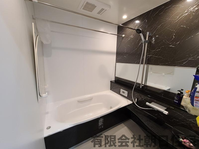 【浴室】 | 八雲町日吉築浅中古戸建 | 落ち着いた空間のお風呂です