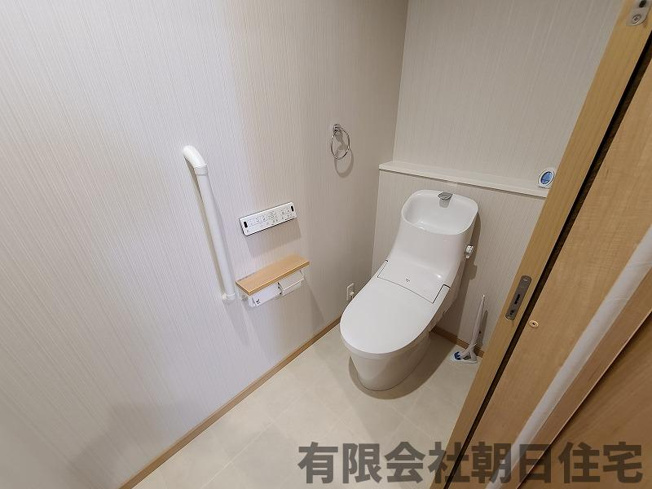 【トイレ】 | 八雲町日吉築浅中古戸建 | 家族が増えると便利な2Fトイレ