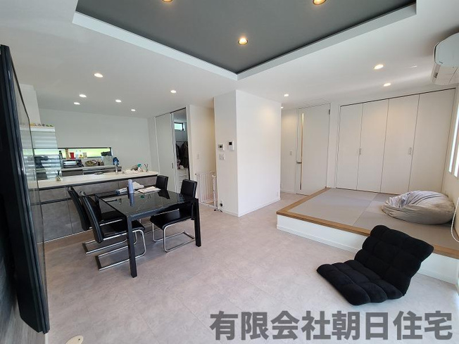 【居間・リビング】 | 八雲町日吉築浅中古戸建 | 南向きの明るいリビング