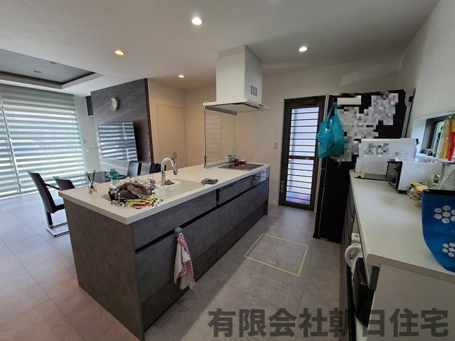 【キッチン】 | 八雲町日吉築浅中古戸建 | 収納たっぷりで広々使えます