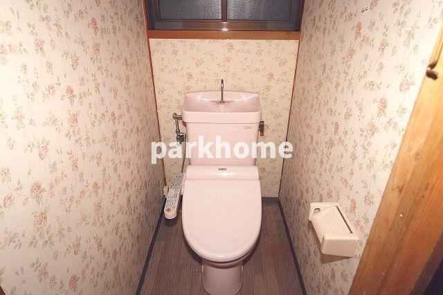 朝倉西町　戸建貸家のトイレ|落ち着いたトイレです