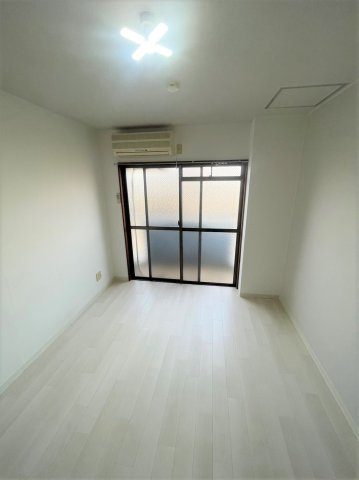 ジョイフル三山木の居間・リビング|※壁紙はお部屋によって異なります。