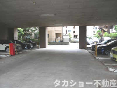 【駐車場】 | ダイアパレスポートアネックス千葉 | 駐車場に車を止められます