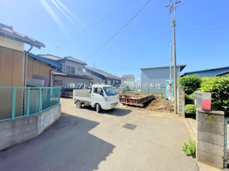 【前面道路含む現地写真】