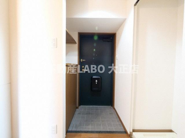 リーガル西長堀の玄関