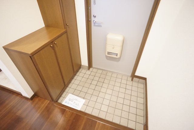 CREA旭町の玄関