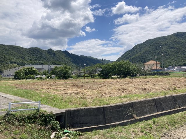 和気郡和気町大中山　インターチェンジに近い事業用地の外観