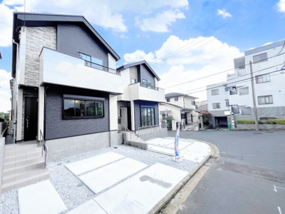 【外観】 | ◆◇十日市場町　新築戸建て　全２棟◇◆ | ◆堂々たる趣ながら、主張し過ぎずどこか余裕を感じさせるシャープなフォルムで佇む邸宅は、晴天の空と照らし合わせる事で、本来あるべき完成形の姿を見せてくれます。