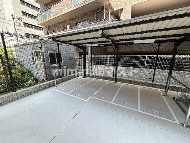 リーガル西長堀Ⅱの駐車場