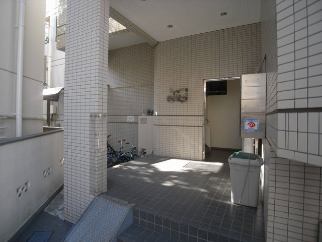 カルクス白山のエントランス