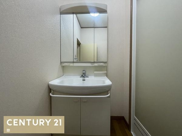 和歌山市西浜３丁目　中古戸建の独立洗面台