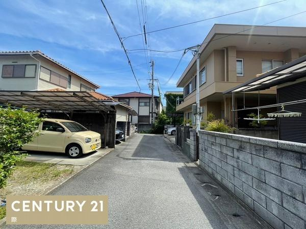 和歌山市西浜３丁目　中古戸建の前面道路含む現地写真