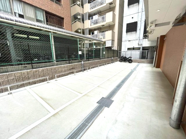 ORSUS新大阪（旧プレジオ新大阪ROUGE）の駐車場