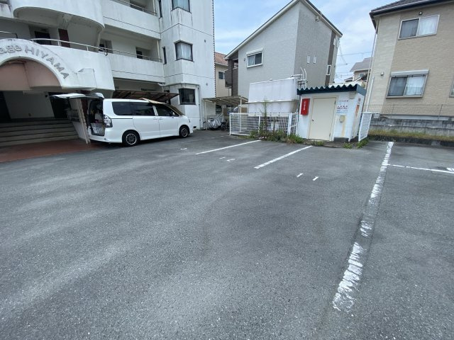 パサージュ日山の駐車場