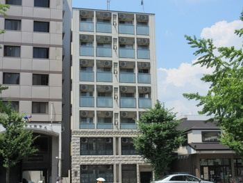 マンション カプリコルンの外観