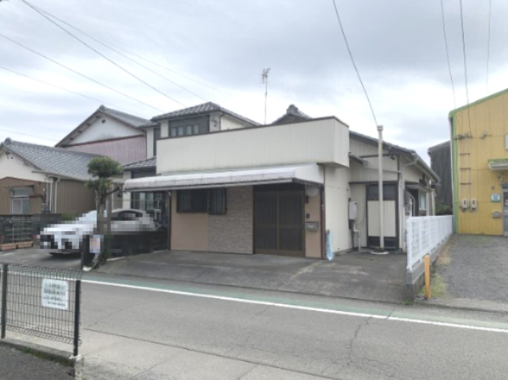 売土地　焼津市五ケ堀之内の前面道路含む現地写真