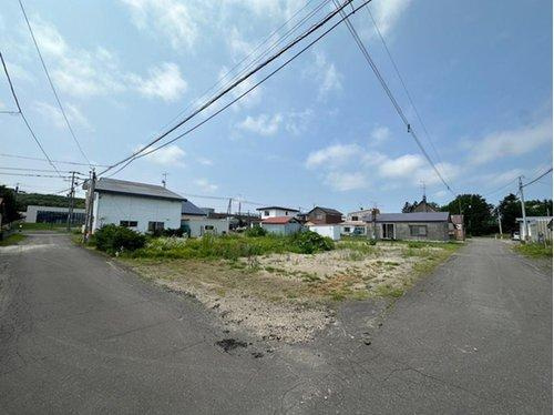 弟子屈町泉3丁目　売土地の前面道路含む現地写真