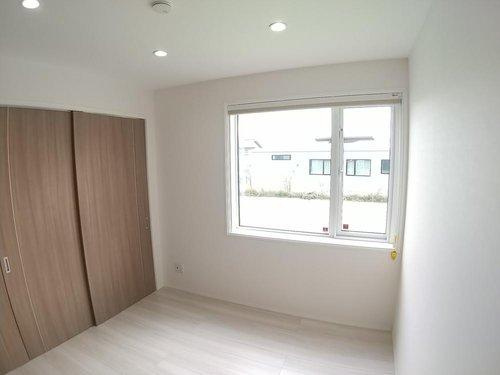 鶴居村字幌呂原野南　中古住宅の洋室