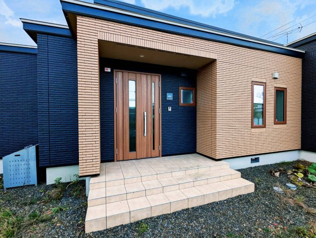 鶴居村字幌呂原野南4線　中古住宅の玄関