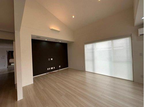 鶴居村字幌呂原野南　中古住宅の洋室