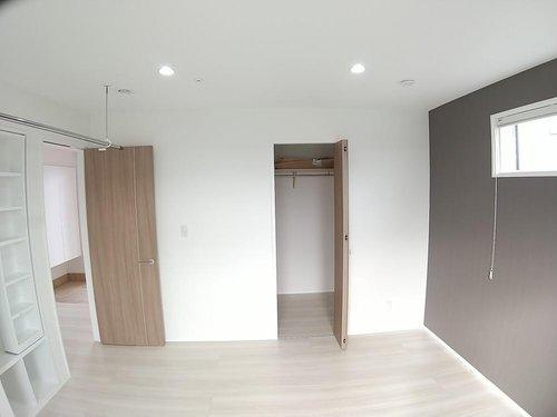 鶴居村字幌呂原野南4線　中古住宅の洋室