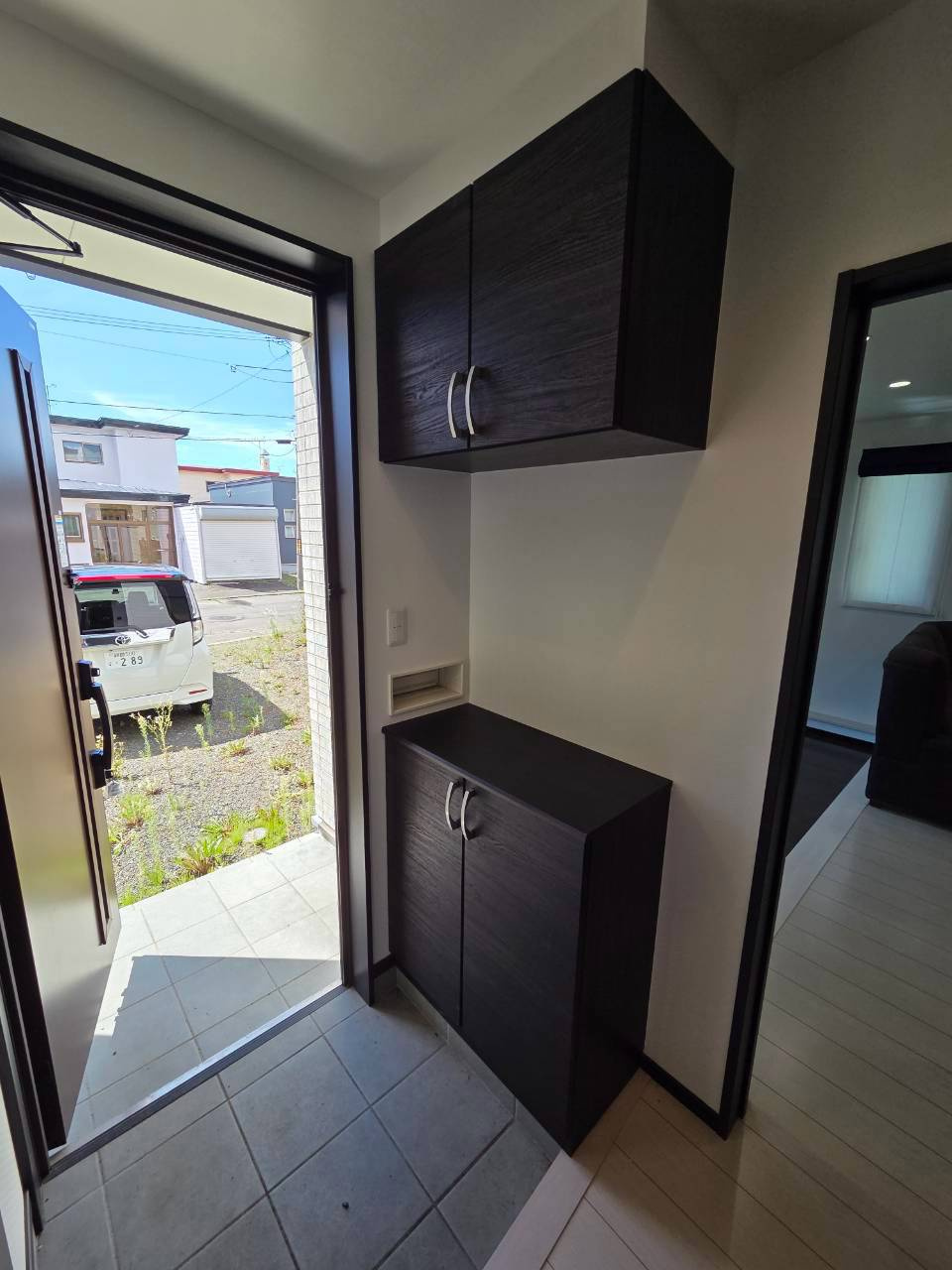 空き家になりました！　曙4丁目7　中古住宅の玄関