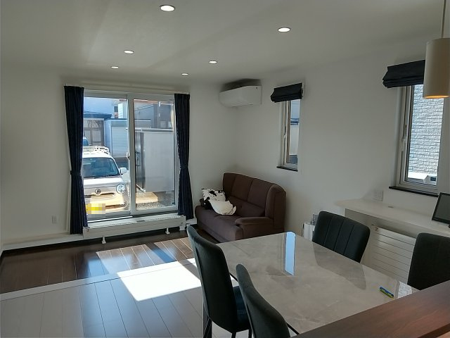 曙4丁目【築浅】中古住宅の玄関