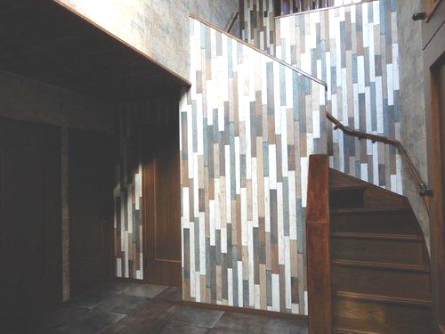 芦野5丁目　中古住宅の内装|玄関ホールからの階段