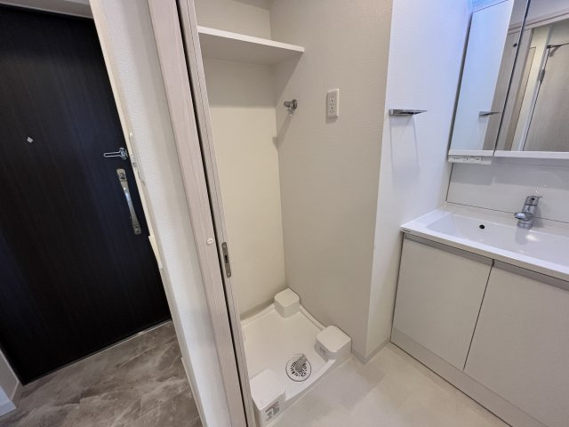 ソルテラスOSAKA EAST GATEの洗面所|同マンション反転タイプを表示しています