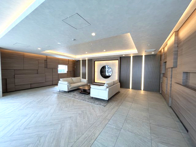 ソルテラスOSAKA EAST GATEのロビー