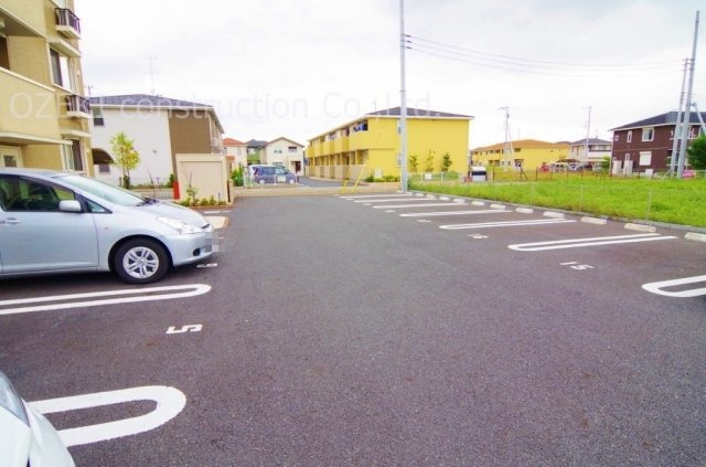 メゾンペールの駐車場