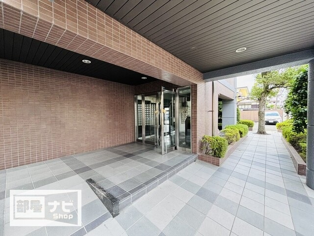 熊本市中央区渡鹿５丁目の賃貸マンションのエントランス
