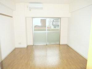 アティ今出川の居間・リビング