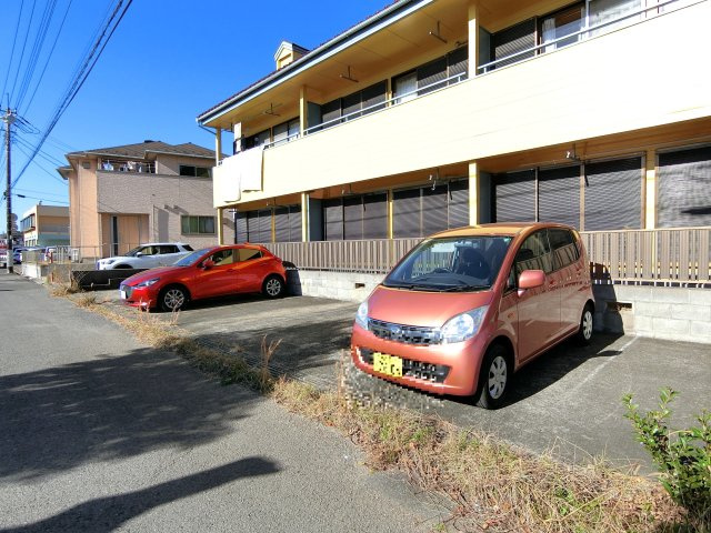 シャトーハイムの駐車場