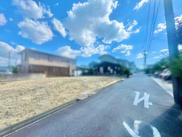 日進市南ケ丘一丁目土地の前面道路含む現地写真