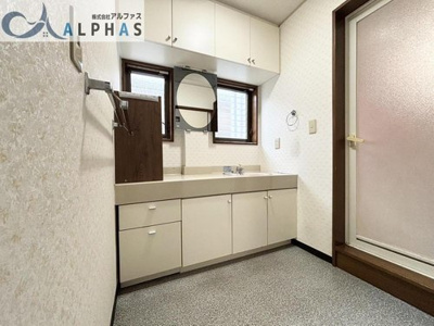 【独立洗面台】 | 明石市大久保町大窪　一戸建て | 2階洗面台は広々としており使い勝手が良いです♪