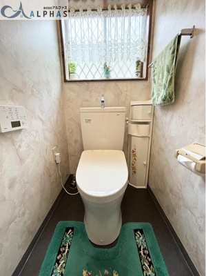 【トイレ】 | 明石市大久保町大窪　一戸建て | 2階の清潔感あふれる温水洗浄便座付きトイレ♪