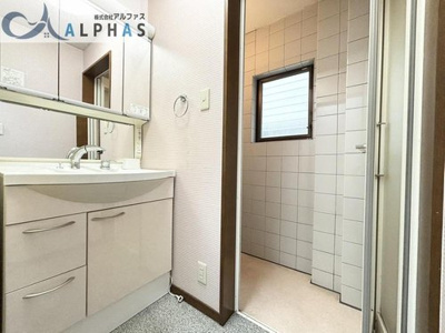 【独立洗面台】 | 明石市大久保町大窪　一戸建て | 1階洗面台とシャワールームがあります♪