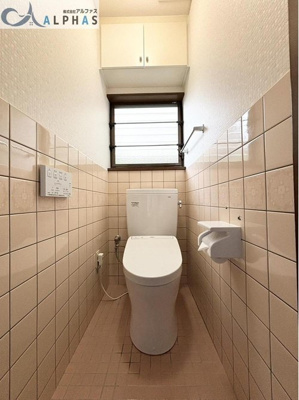 【トイレ】 | 明石市大久保町大窪　一戸建て | 1階の清潔感あふれる温水洗浄便座付きトイレ♪