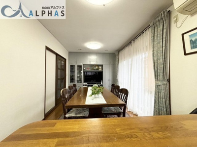 【居間・リビング】 | 明石市大久保町大窪　一戸建て | リビングにはカウンターがあり便利です♪