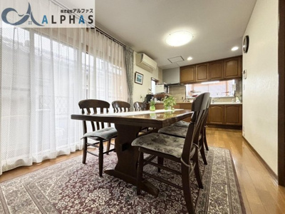 【居間・リビング】 | 明石市大久保町大窪　一戸建て | 南西向きの為、明るく過ごせます♪