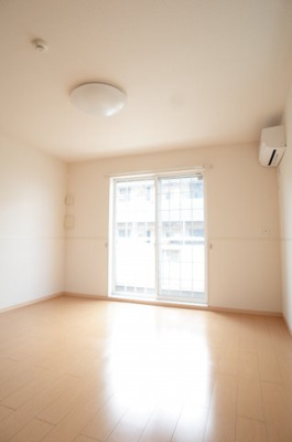 【居間・リビング】 | ポチハウス | 日も良く入り明るいお部屋☆