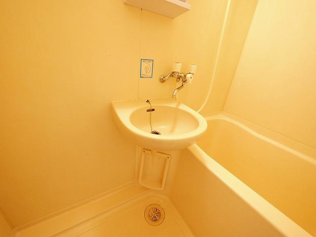 メゾン・ド・スリシエⅠ A棟の設備|コンパクトで使いやすい洗面台