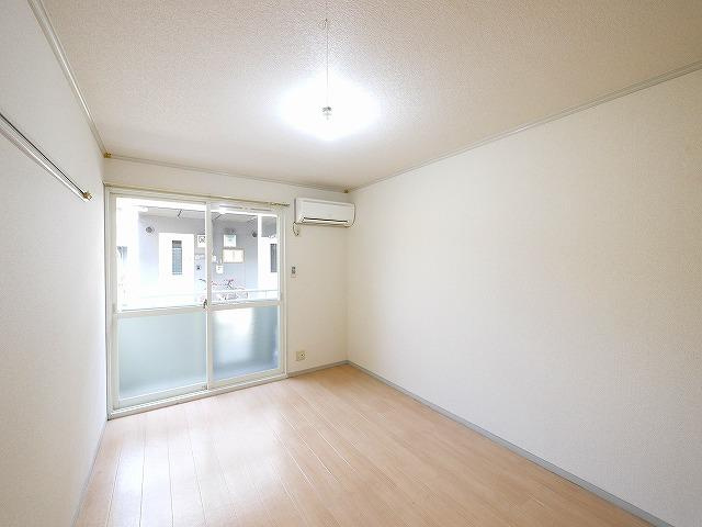 メゾン・ド・スリシエⅠ A棟の内装|落ち着いた色調の洋室です