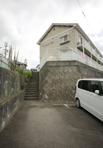 サンヒルズ広坂の駐車場