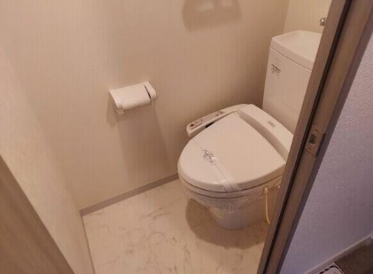 大阪市中央区松屋町住吉の賃貸マンションのトイレ