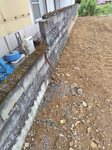 ６３４２４　本巣郡北方町東加茂土地の外観|ブロック積みの控えがあります