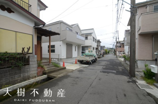 【前面道路含む現地写真】