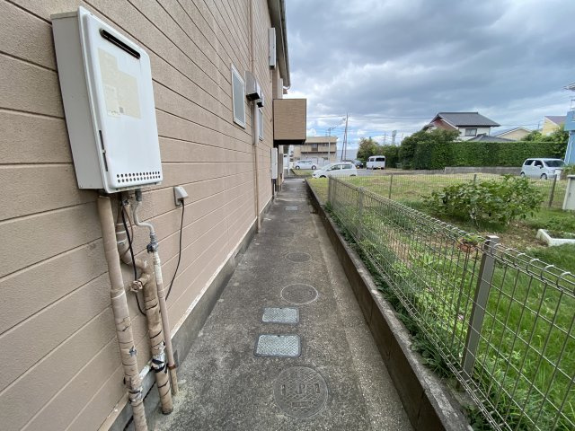 ユニハイツD棟の庭