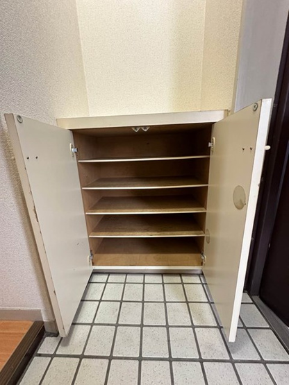 【玄関】 | 日吉パフィオマンション | シューズボックス付きで玄関もキレイに片付きます！上に写真やかわいい小物を置けるので、玄関を華やかに飾れますね♪